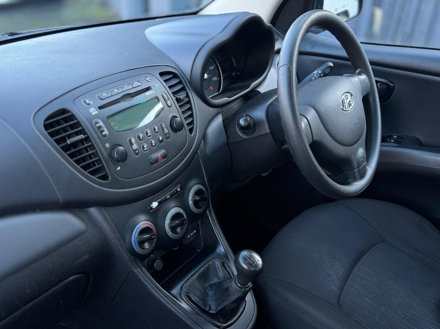 Used Hyundai i10 2011 for sale - 76759403: Photo 36