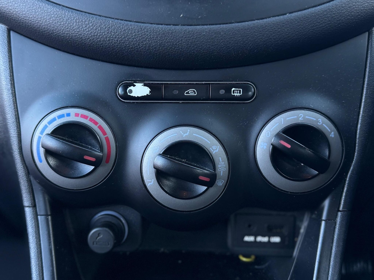 Used Hyundai i10 2011 for sale - 76759403: Photo 42