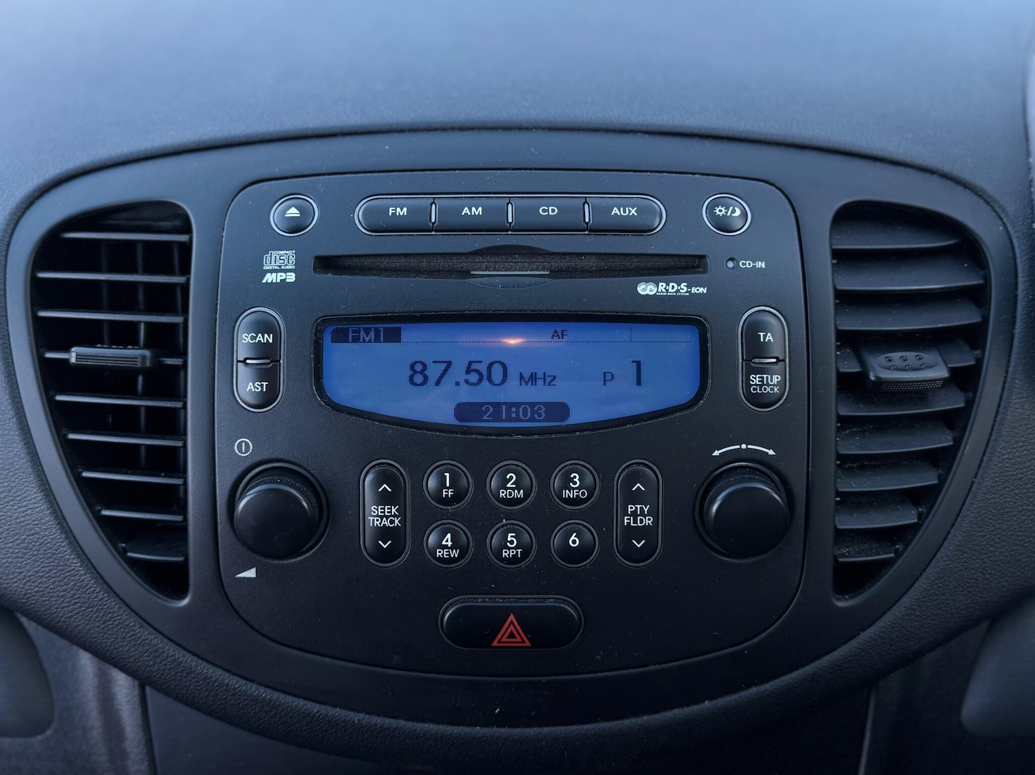 Used Hyundai i10 2011 for sale - 76759403: Photo 44