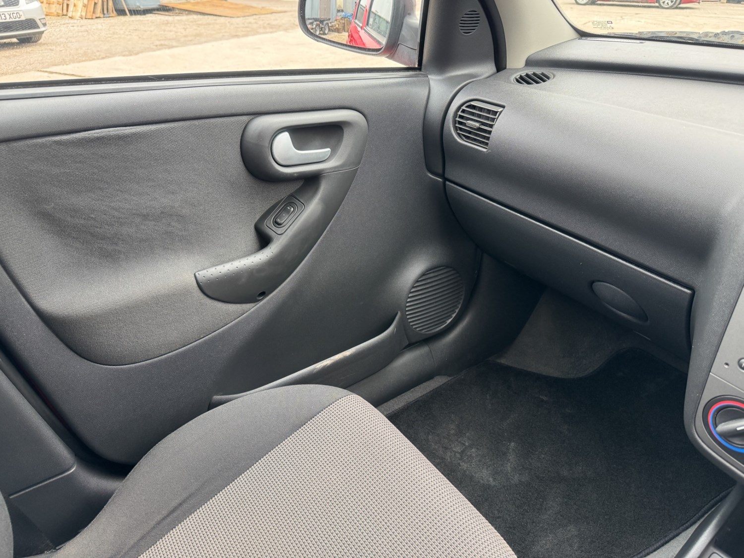 Vauxhall Corsa 2004 (54) - 1.2i 16V Energy 5dr - Image 17