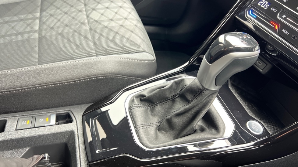 Used Volkswagen T-Roc 2023 for sale - 76124327: Photo 28