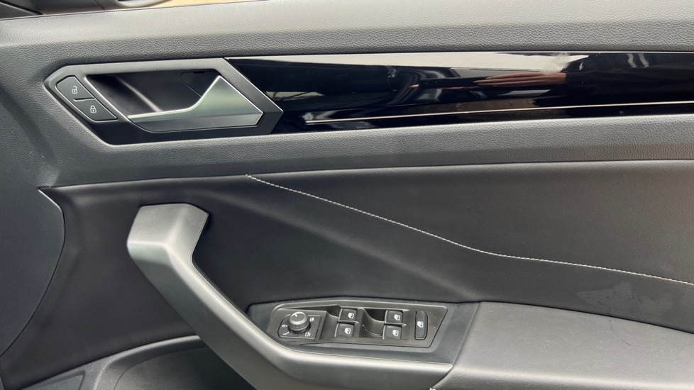 Used Volkswagen T-Roc 2023 for sale - 76124327: Photo 30