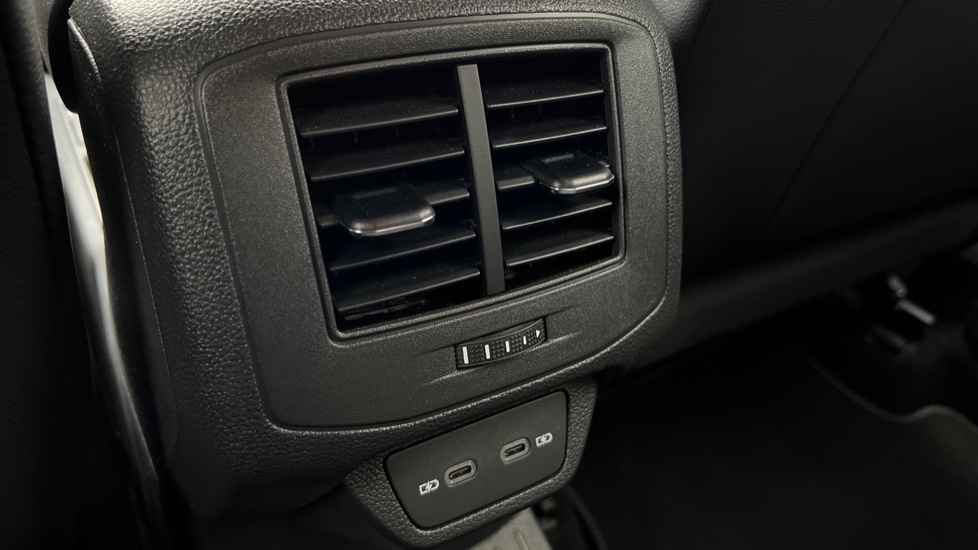 Used Volkswagen T-Roc 2023 for sale - 76124327: Photo 32