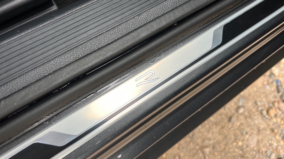 Used Volkswagen T-Roc 2023 for sale - 76124327: Photo 36