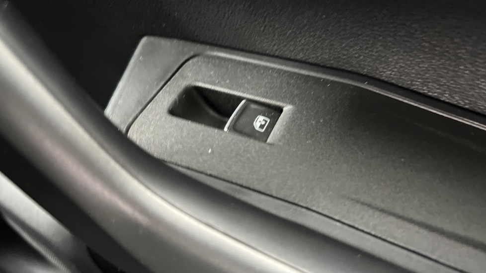 Used Volkswagen T-Roc 2023 for sale - 76124327: Photo 42