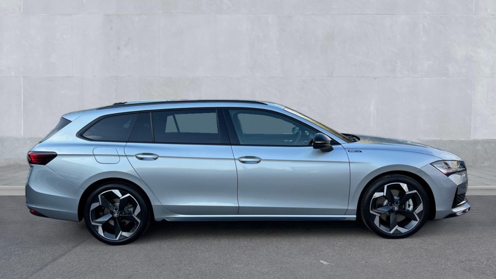 Used Skoda Superb 2025 for sale - 76140140: Photo 4
