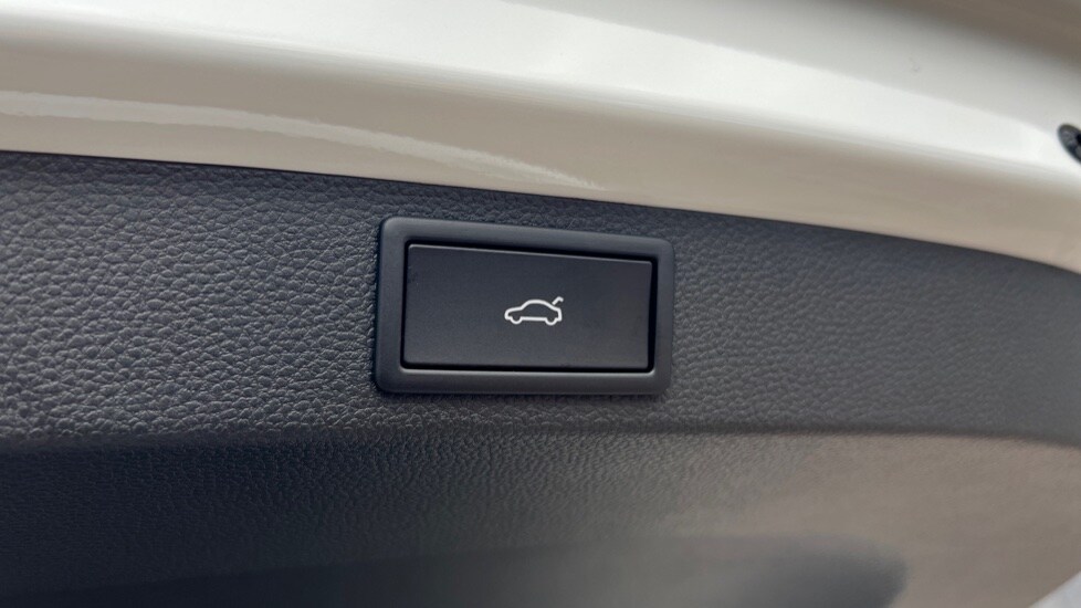 Used Skoda Karoq 2025 for sale - 76868882: Photo 32