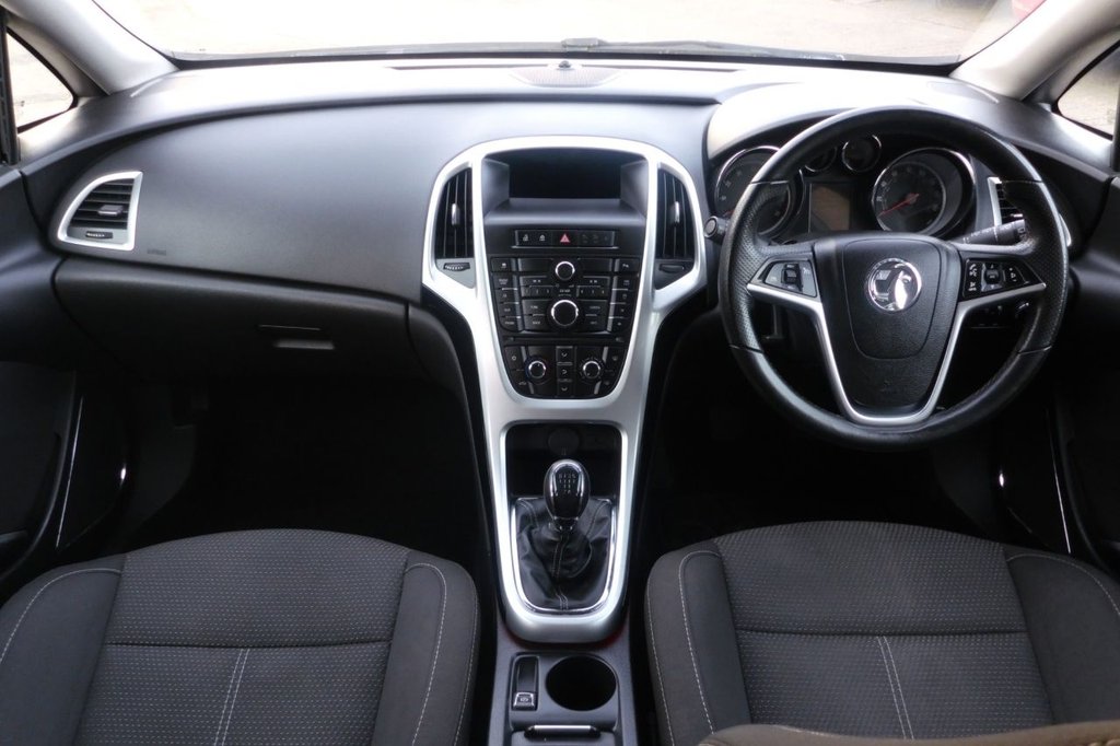 Used Vauxhall Astra 2012 for sale - 77952616: Photo 2