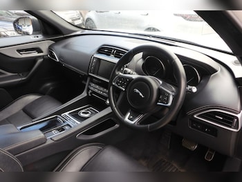Used Jaguar F-Pace 2016 for sale - 78792799: Photo