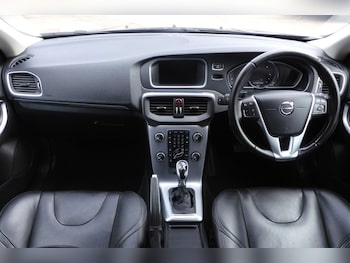 Used Volvo V40 2017 for sale - 79254402: Photo