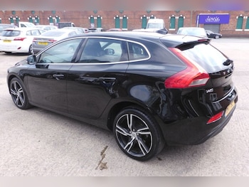 Used Volvo V40 2017 for sale - 79254402: Photo