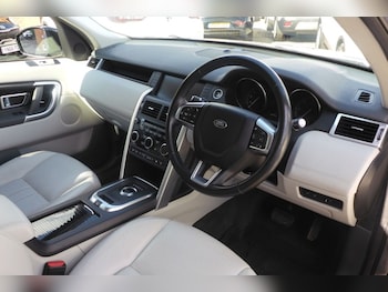Used Land Rover Discovery Sport 2017 for sale - 79370298: Photo