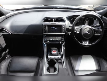 Used Jaguar XE 2016 for sale - 78850512: Photo