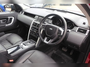 Used Land Rover Discovery Sport 2018 for sale - 79032553: Photo