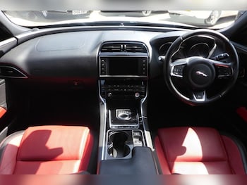 Used Jaguar XE 2016 for sale - 79008908: Photo