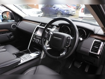Used Land Rover Discovery 2017 for sale - 78607733: Photo