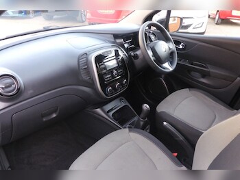 Used Renault Captur 2016 for sale - 77952368: Photo