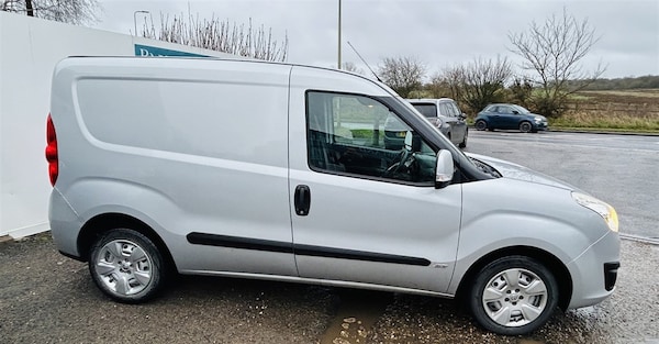 Used Vauxhall Combo 2017 for sale - 75570630: Photo 3