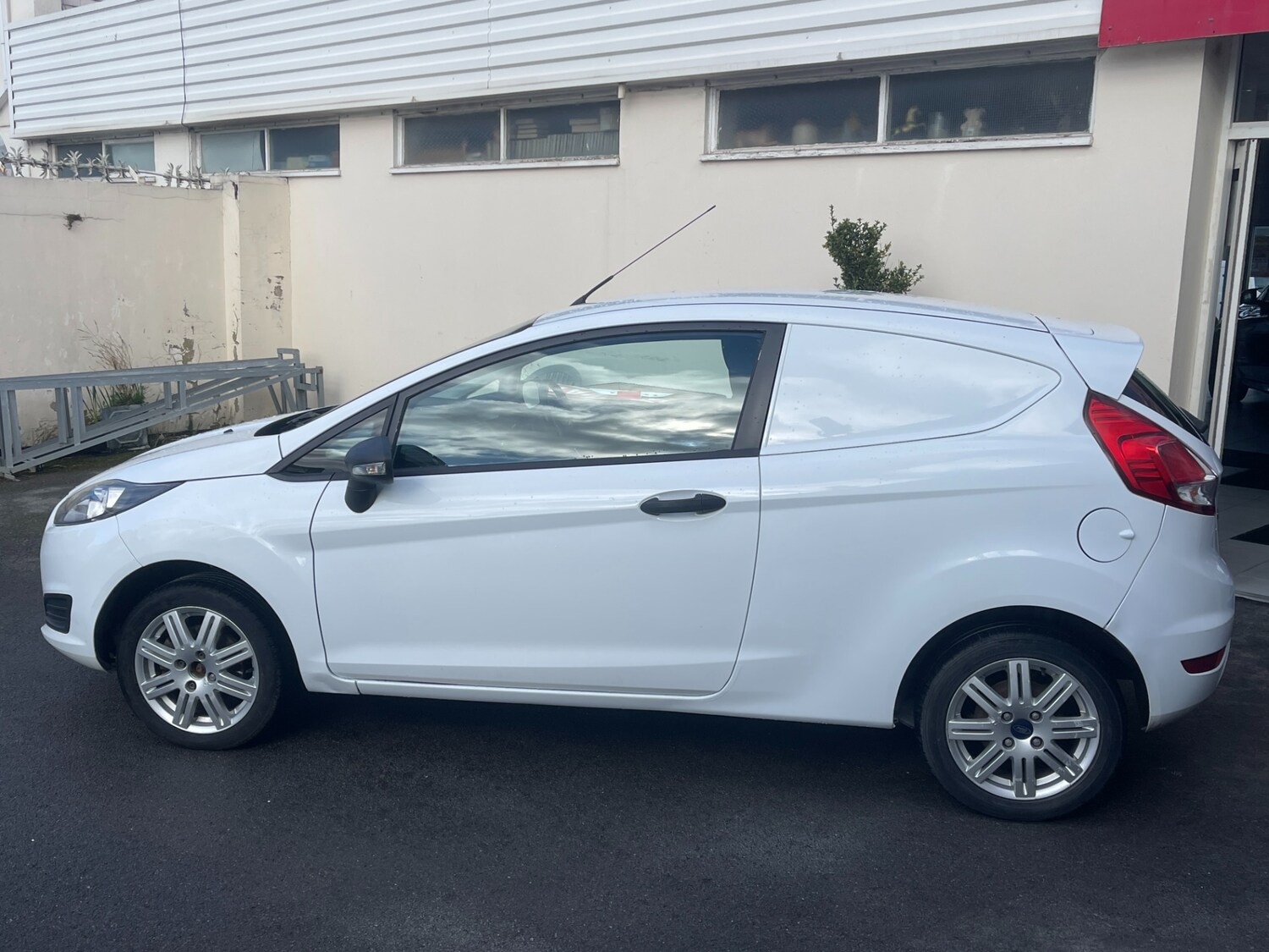 Used Ford Fiesta 2013 for sale - 77864609: Photo 3
