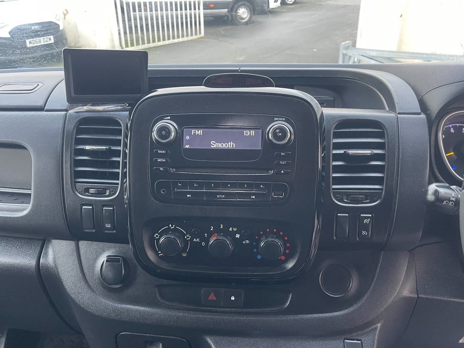 Used Vauxhall Vivaro 2016 for sale - 77311118: Photo 10