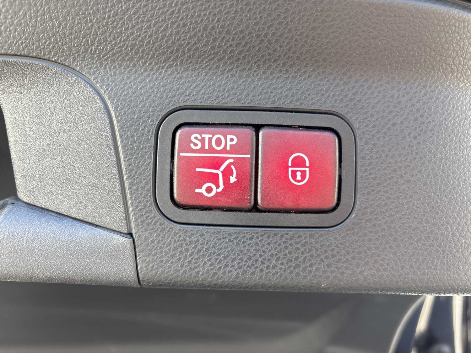 Used Mercedes-Benz GLC 2019 for sale - 76362536: Photo 8