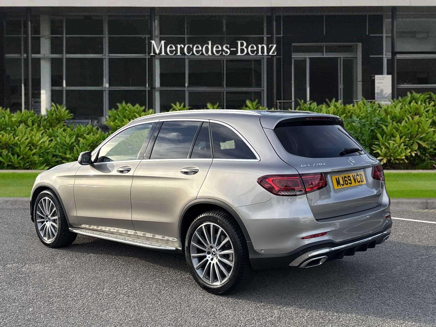 Used Mercedes-Benz GLC 2019 for sale - 76156143: Photo 2