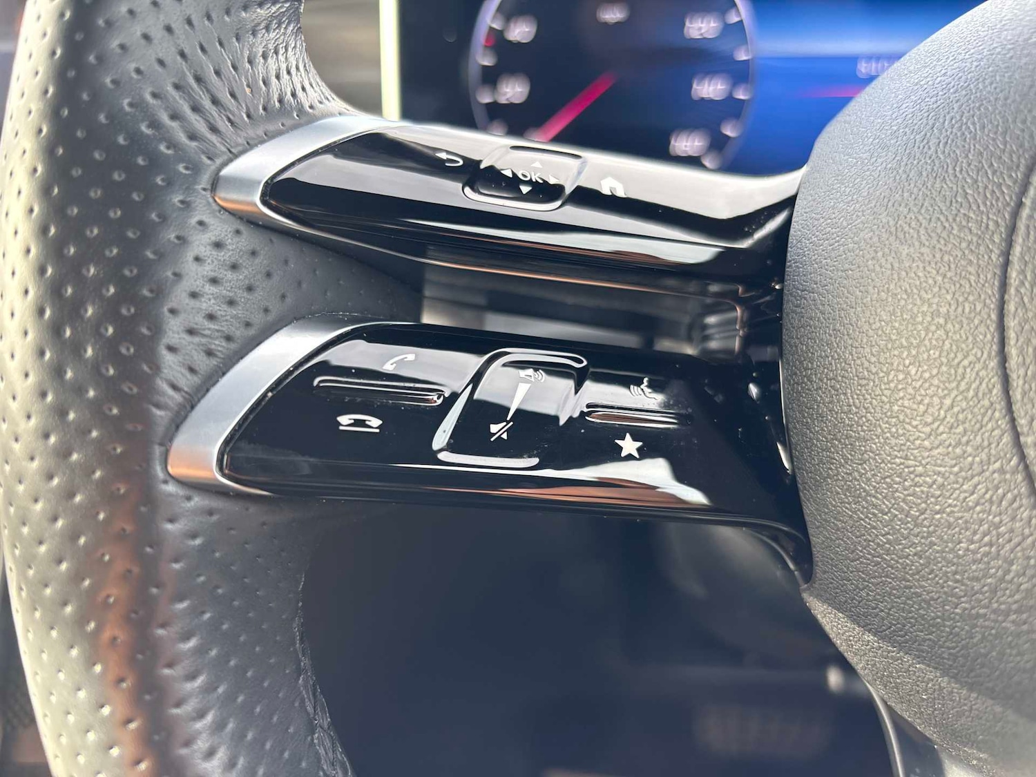 Used Mercedes-Benz GLC 2023 for sale - 76401260: Photo 23