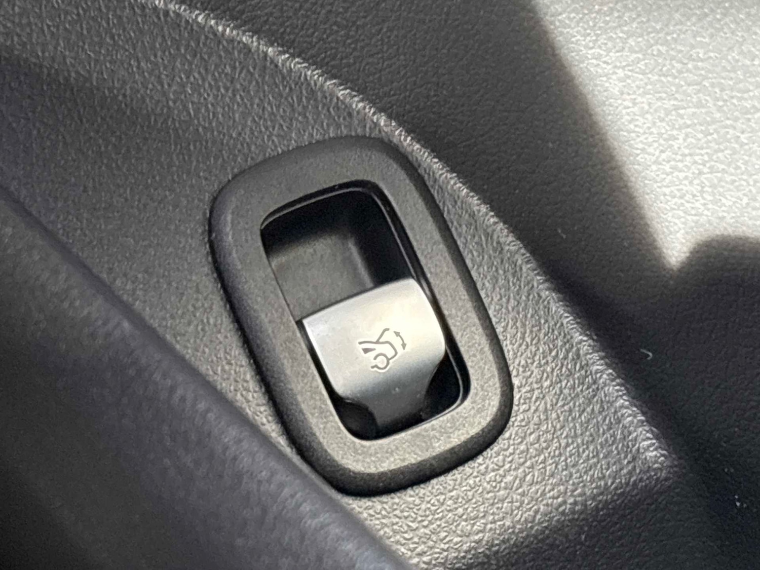 Used Mercedes-Benz GLC 2023 for sale - 76401260: Photo 28