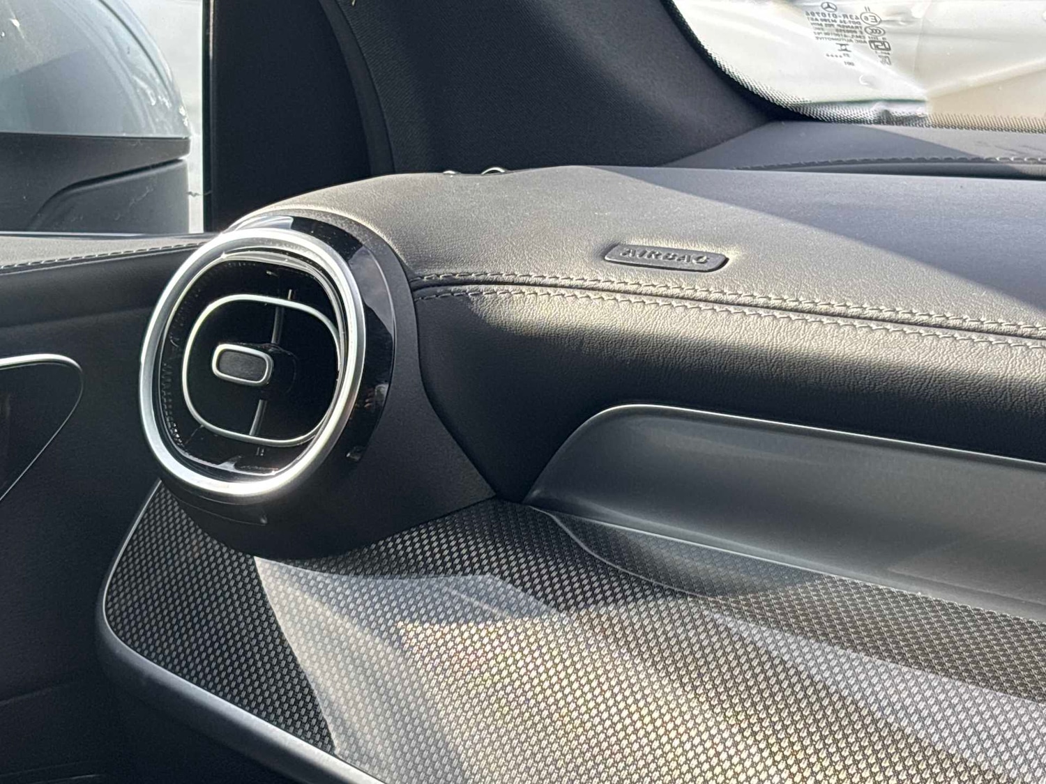 Used Mercedes-Benz GLC 2023 for sale - 76401260: Photo 33