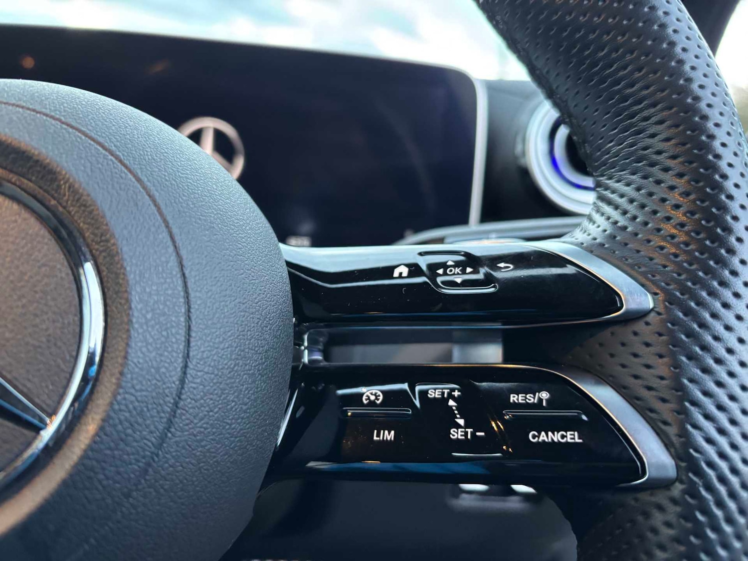 Used Mercedes-Benz GLC 2023 for sale - 77308390: Photo 19