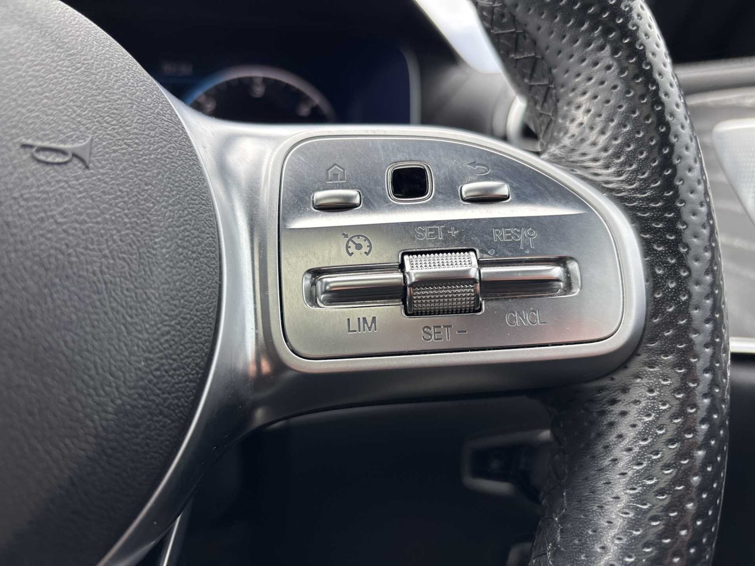 Used Mercedes-Benz CLS 2018 for sale - 75981244: Photo 27