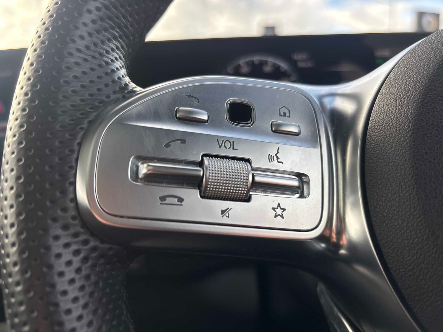 Used Mercedes-Benz EQC 2023 for sale - 77373712: Photo 25