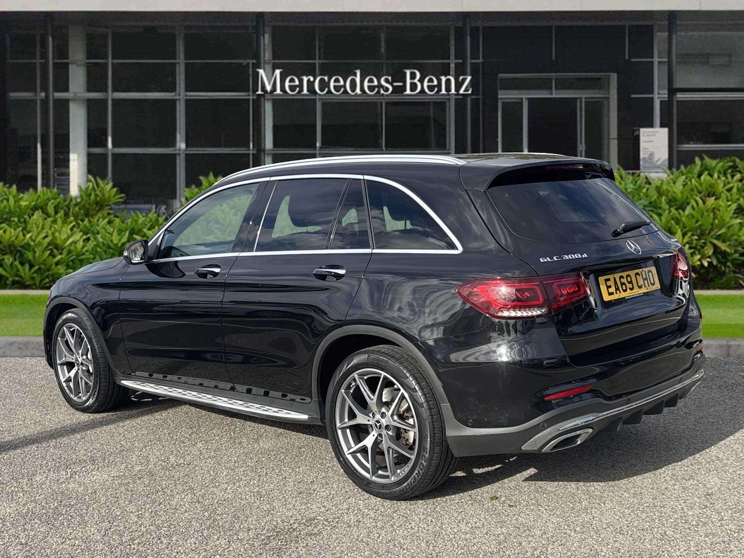 Used Mercedes-Benz GLC 2019 for sale - 76378770: Photo 2