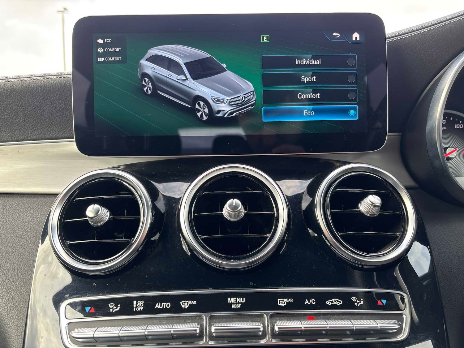 Used Mercedes-Benz GLC 2022 for sale - 77333845: Photo 34