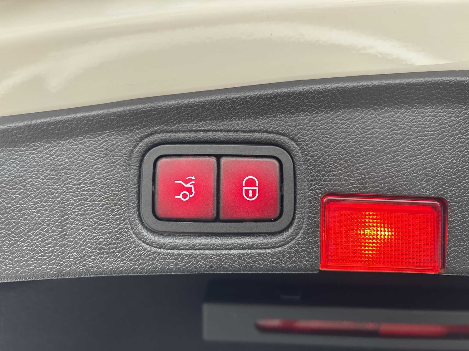 Used Mercedes-Benz C Class 2018 for sale - 76063520: Photo 8