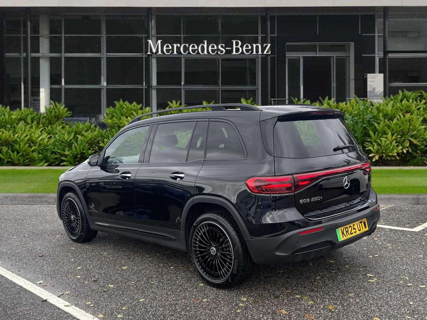 Used Mercedes-Benz EQB 2025 for sale - 76329241: Photo 2