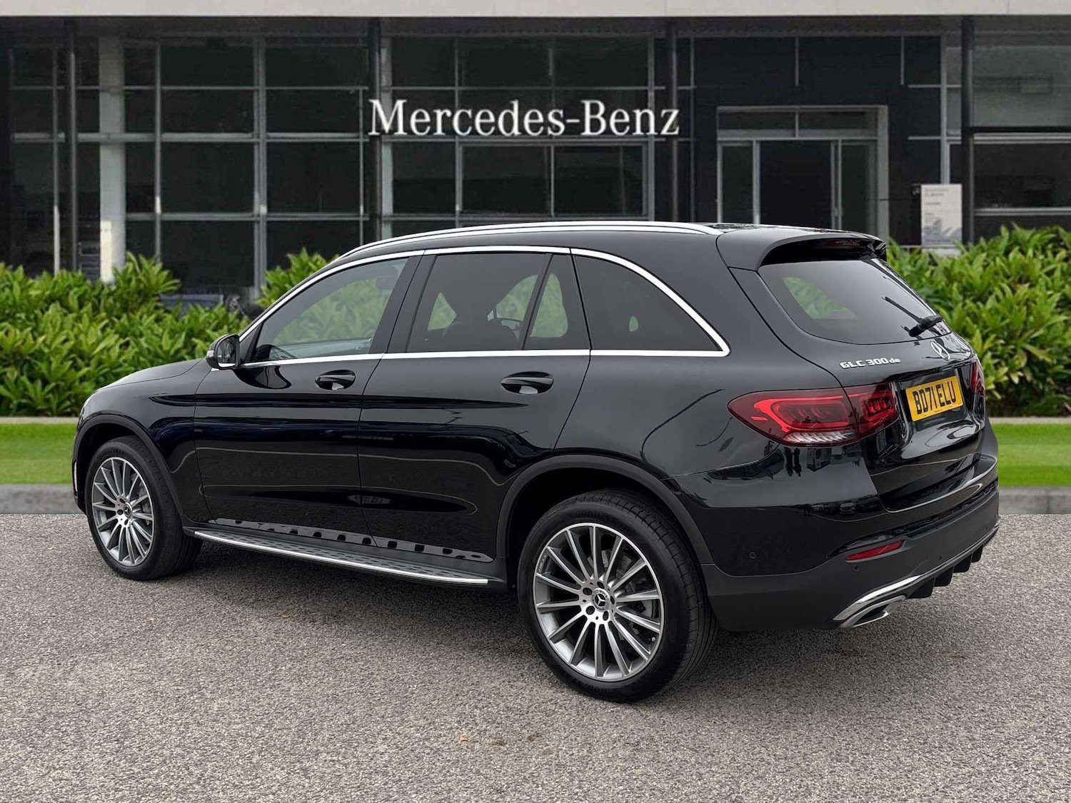 Used Mercedes-Benz GLC 2021 for sale - 76272221: Photo 2