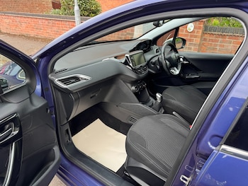 Used Peugeot 208 2017 for sale - 77284125: Photo