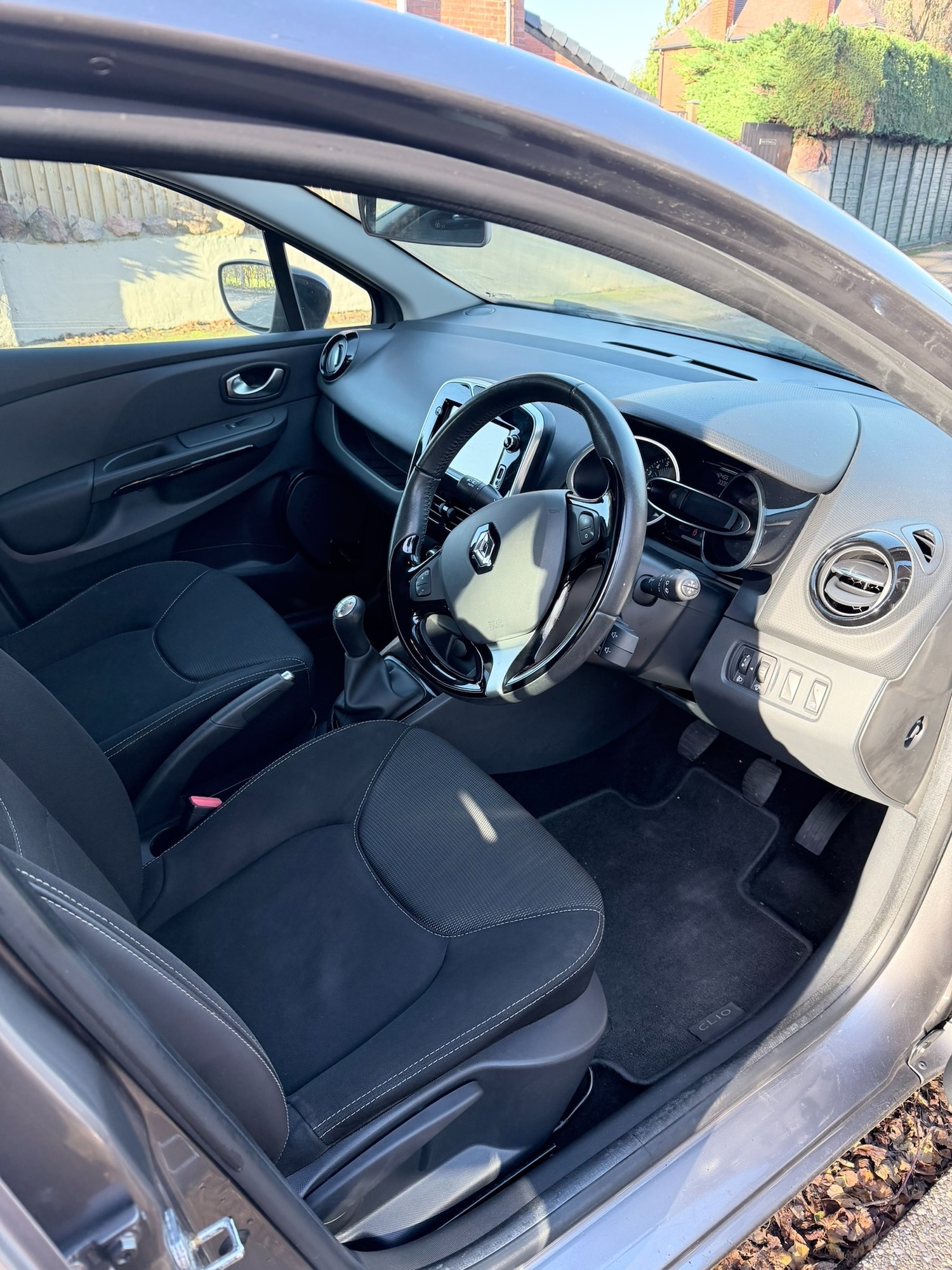 Used Renault Clio 2015 for sale - 76290055: Photo 5