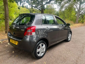 Used Toyota Yaris 2010 for sale - 79608788: Photo