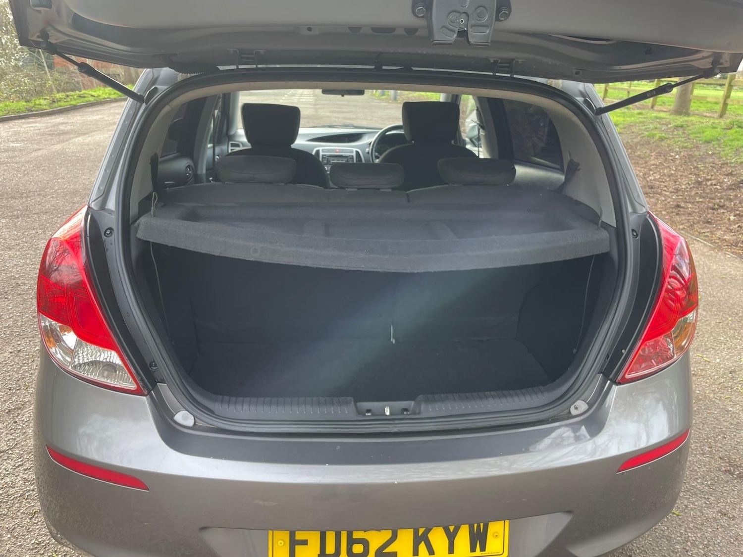 Used Hyundai i20 2012 for sale - 77890196: Photo 9