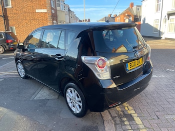 Used Toyota Verso 2011 for sale - 76664652: Photo