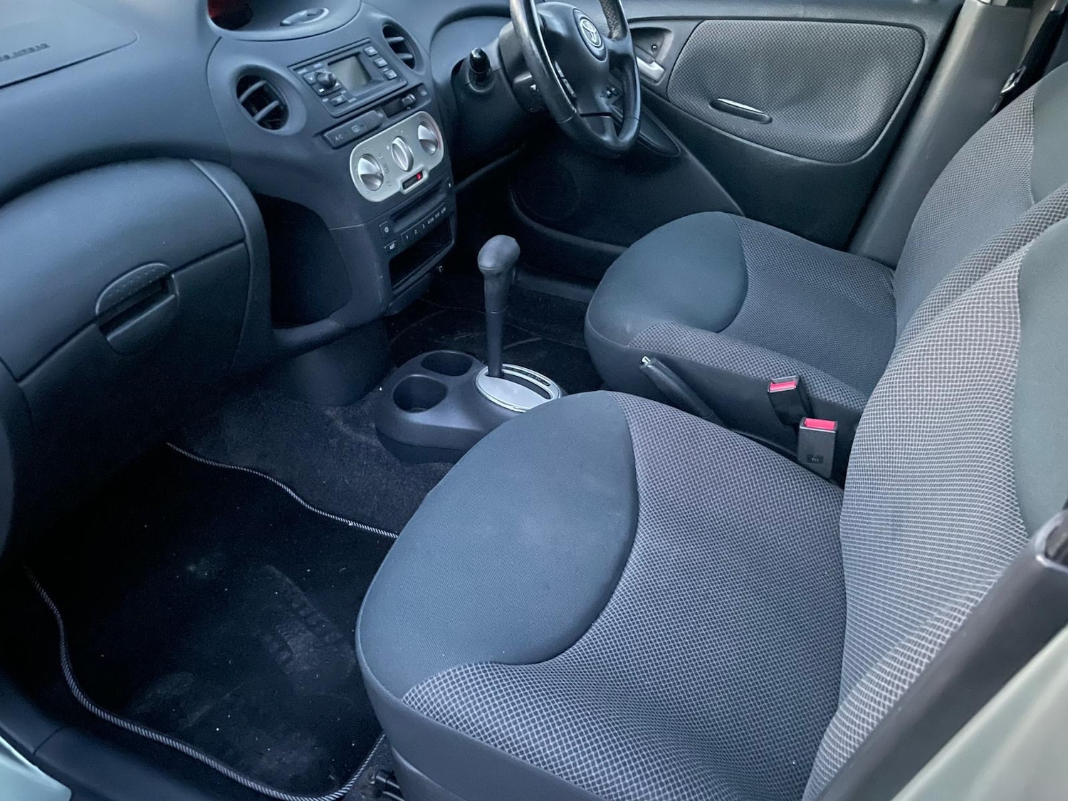 Used Toyota Yaris 2005 for sale - 76837492: Photo 8