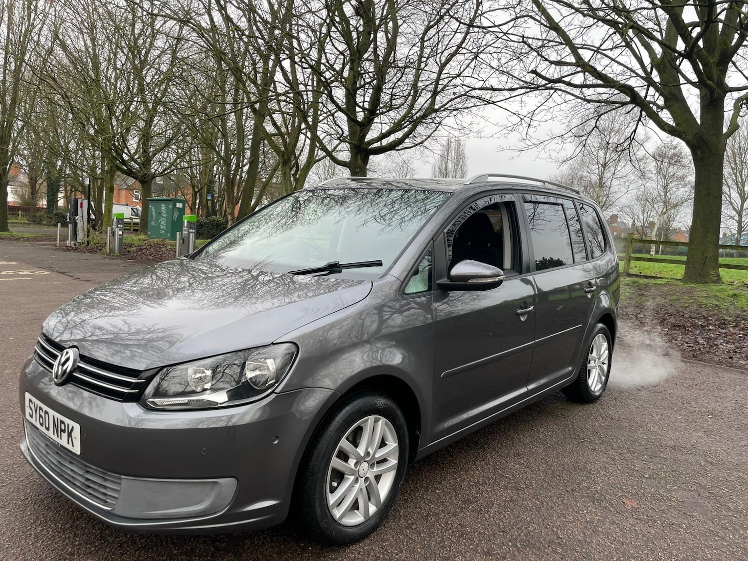 Used Volkswagen Touran 2010 for sale - 77240401: Photo 2
