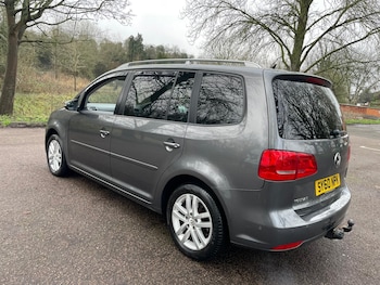 Used Volkswagen Touran 2010 for sale - 77240401: Photo