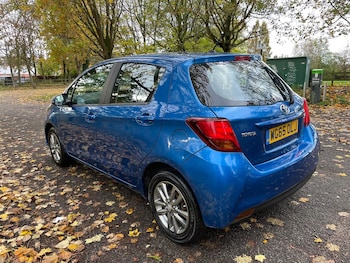 Used Toyota Yaris 2015 for sale - 76344720: Photo