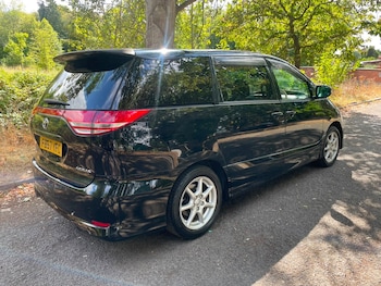 Used Toyota Estima 2017 for sale - 79608851: Photo