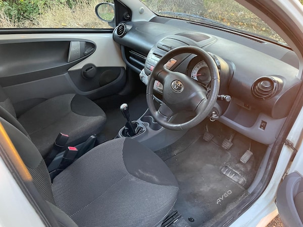 Used Toyota AYGO 2011 for sale - 76087574: Photo 10