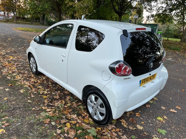 Used Toyota AYGO 2011 for sale - 76087574: Photo 3