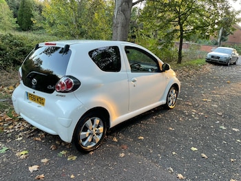 Used Toyota AYGO 2011 for sale - 76087574: Photo